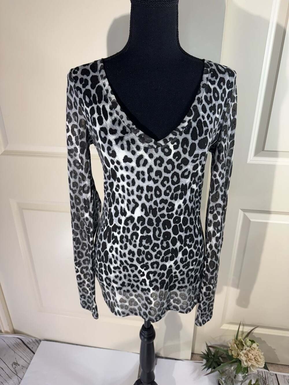 Express Grey & Black Leopard Print V-Neck Long Sleeve Burnout Top Medium
